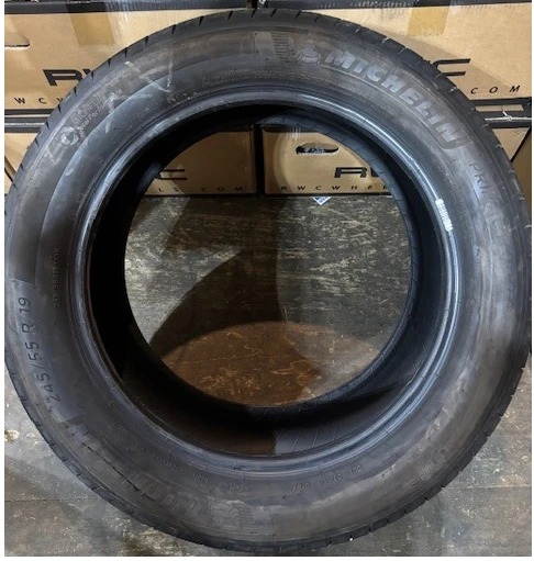 (USAGÉ) 4 Pneus Été Michelin Primacy P245/55R19, usure 8/32. #P245/55R19 Michelin Primacy