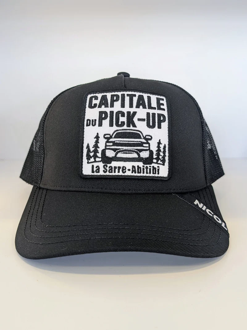 Casquette noire (palette courbée)