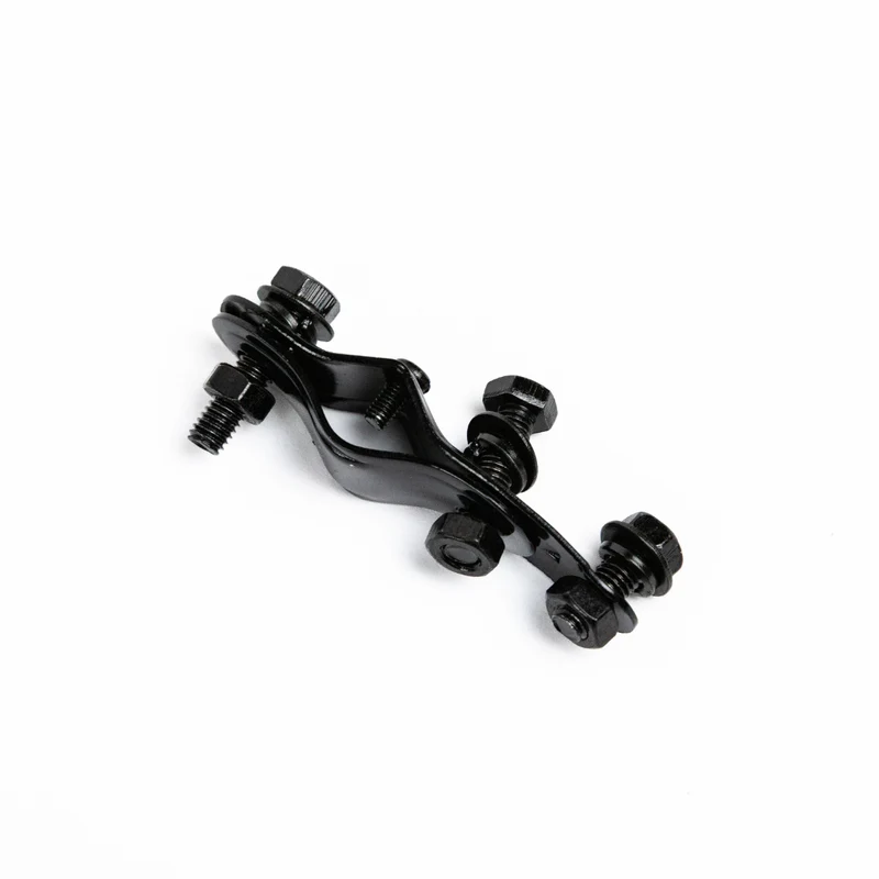 Attache pour dynamo de vélo sur hauban ou fourche