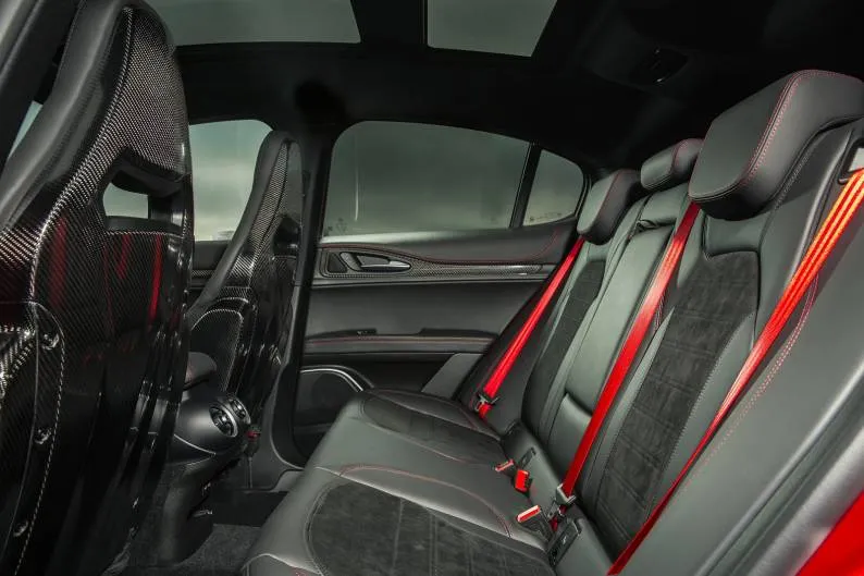 Red Seat Belt Kit, Front & Rear - Giulia GTA